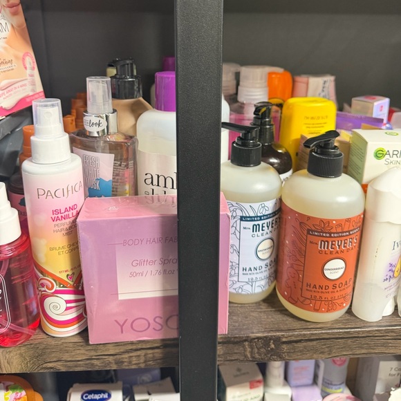 Saturday New Amazon Pallet Health, Makeup/Beauty - Picture 12 of 16